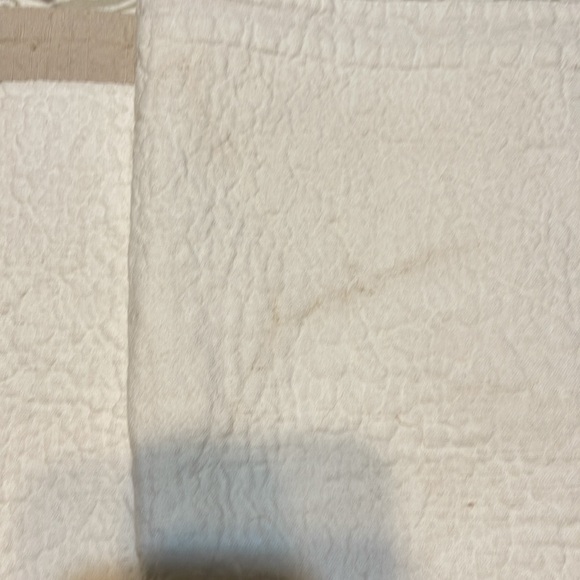 Cloth table linens, napkins, placemats, and runner - Picture 4 of 6